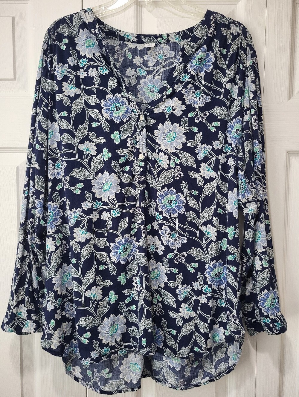 Old Navy Women's Navy Floral V-Neck Long Sleeve Blouse, Size L